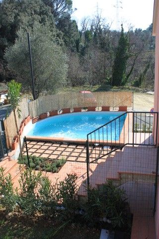 RECENTE COSTRUZIONE CON PISCINA E GIARDINO