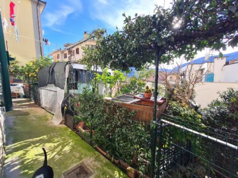 3,5 VANI CON GIARDINO ZONA COLLI