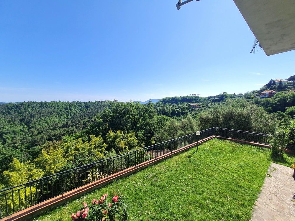 Vezzano Casa indipendente con giardino