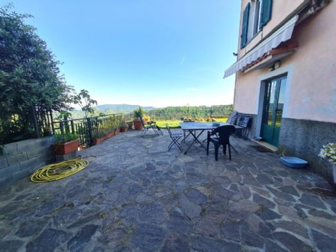 Vezzano Casa indipendente con giardino