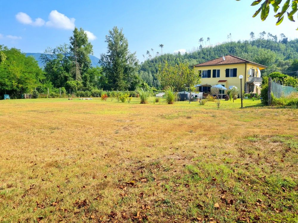 VILLA INDIPENDENTE CON GIARDINO