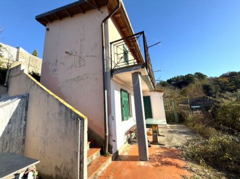 Pitelli casa indipendente con 2appartamenti